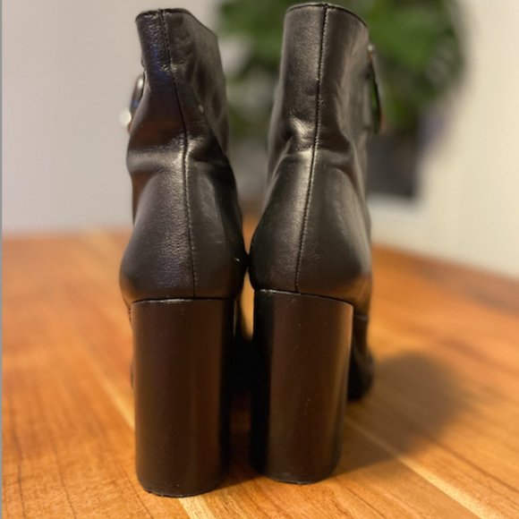 Heeled 100% Leather Boots, Side Zipper with Hoop Detail, Black, Size 8 - Picture 2 of 8